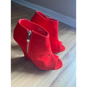 Bamboo Red Wedges with Zip Back and Open Toe Size 8 1/2 New In Box Never Worn